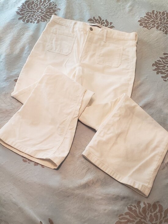 GAP Ivory flare cords - Picture 2 of 7